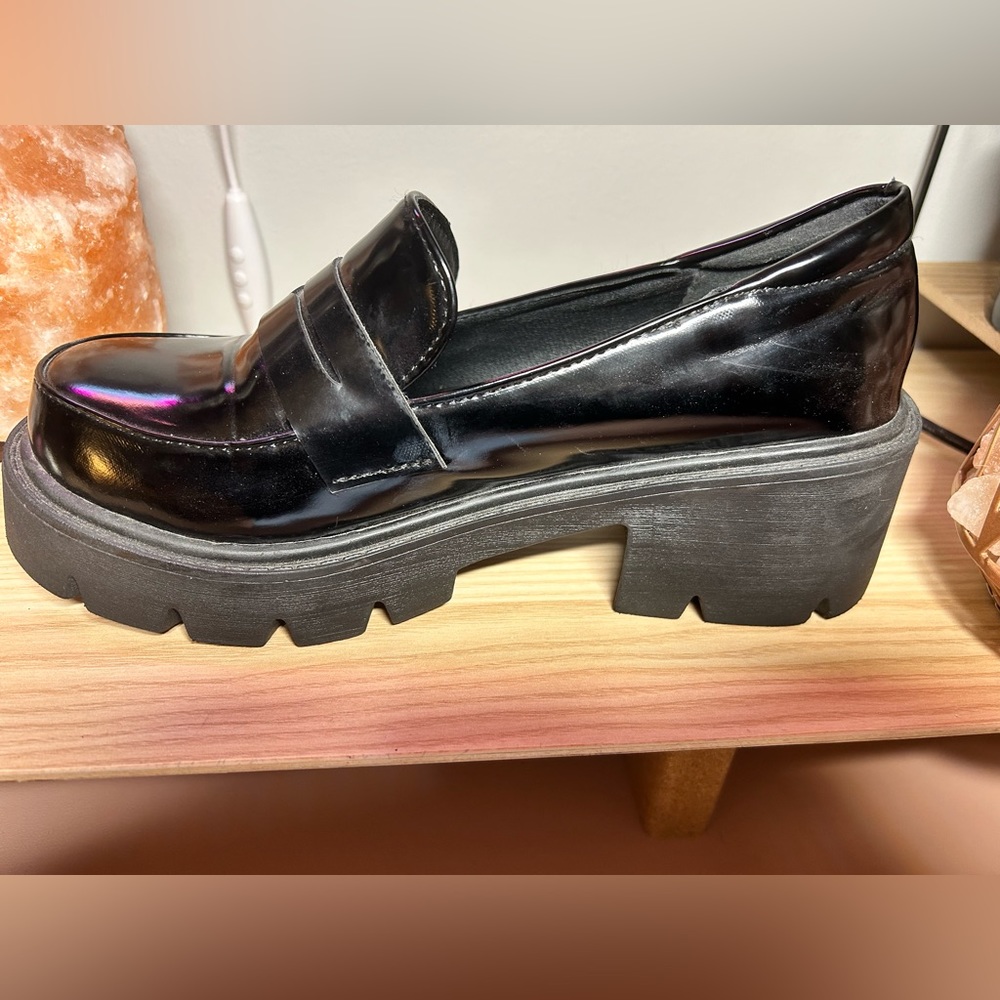 Black Platform loafers from Amazon. size 38.